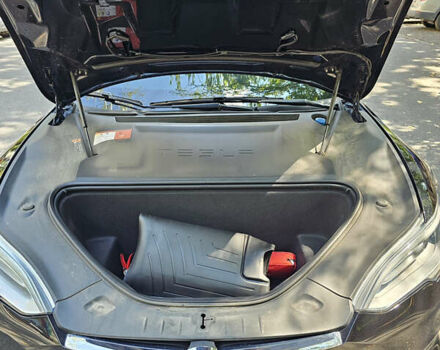 Чорний Тесла Модель С, об'ємом двигуна 0 л та пробігом 120 тис. км за 18900 $, фото 128 на Automoto.ua