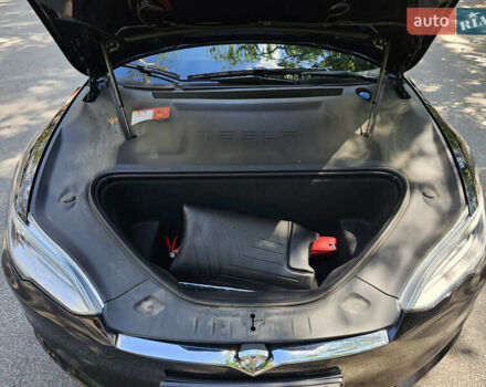 Чорний Тесла Модель С, об'ємом двигуна 0 л та пробігом 120 тис. км за 18900 $, фото 134 на Automoto.ua