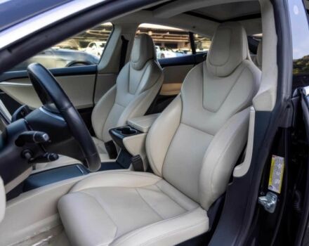 Черный Тесла Модель С, объемом двигателя 0 л и пробегом 66 тыс. км за 9800 $, фото 6 на Automoto.ua