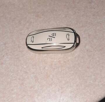 Черный Тесла Модель С, объемом двигателя 0 л и пробегом 123 тыс. км за 11221 $, фото 1 на Automoto.ua