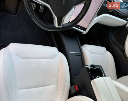 Чорний Тесла Модель С, об'ємом двигуна 0 л та пробігом 60 тис. км за 23000 $, фото 10 на Automoto.ua