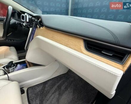 Черный Тесла Модель С, объемом двигателя 0 л и пробегом 101 тыс. км за 28000 $, фото 77 на Automoto.ua