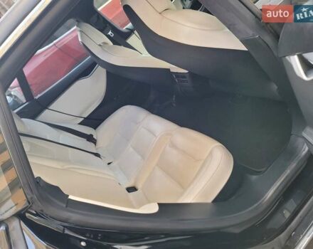 Черный Тесла Модель С, объемом двигателя 0 л и пробегом 64 тыс. км за 21000 $, фото 7 на Automoto.ua