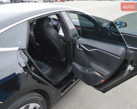 Черный Тесла Модель С, объемом двигателя 0 л и пробегом 110 тыс. км за 32999 $, фото 29 на Automoto.ua