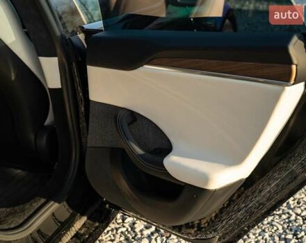 Чорний Тесла Модель С, об'ємом двигуна 0.5 л та пробігом 23 тис. км за 42500 $, фото 42 на Automoto.ua