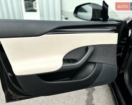 Черный Тесла Модель С, объемом двигателя 0 л и пробегом 42 тыс. км за 65555 $, фото 12 на Automoto.ua