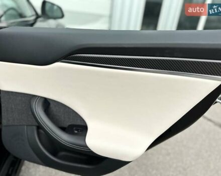 Черный Тесла Модель С, объемом двигателя 0 л и пробегом 42 тыс. км за 65555 $, фото 35 на Automoto.ua