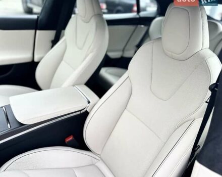 Черный Тесла Модель С, объемом двигателя 0 л и пробегом 42 тыс. км за 65555 $, фото 13 на Automoto.ua