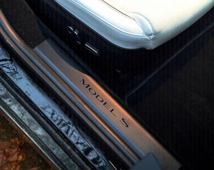 Черный Тесла Модель С, объемом двигателя 0 л и пробегом 32 тыс. км за 44000 $, фото 11 на Automoto.ua