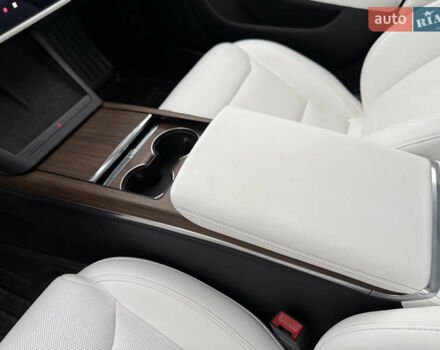 Черный Тесла Модель С, объемом двигателя 0 л и пробегом 1 тыс. км за 49600 $, фото 80 на Automoto.ua