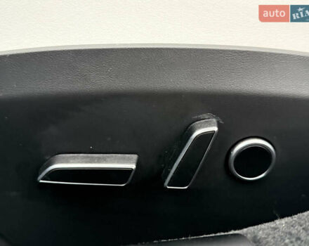 Черный Тесла Модель С, объемом двигателя 0 л и пробегом 1 тыс. км за 49600 $, фото 67 на Automoto.ua