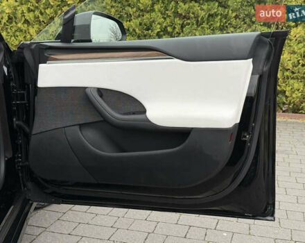 Черный Тесла Модель С, объемом двигателя 0 л и пробегом 1 тыс. км за 49600 $, фото 48 на Automoto.ua