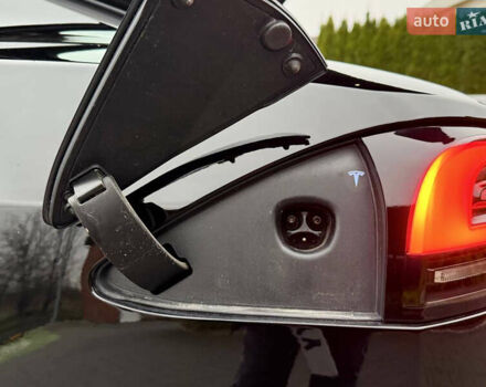 Черный Тесла Модель С, объемом двигателя 0 л и пробегом 1 тыс. км за 48600 $, фото 81 на Automoto.ua