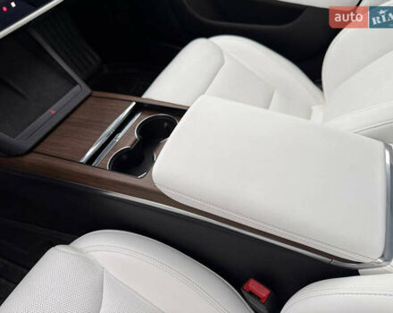 Черный Тесла Модель С, объемом двигателя 0 л и пробегом 1 тыс. км за 48600 $, фото 79 на Automoto.ua