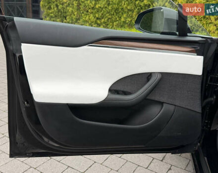 Черный Тесла Модель С, объемом двигателя 0 л и пробегом 1 тыс. км за 48600 $, фото 67 на Automoto.ua