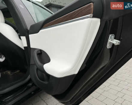 Черный Тесла Модель С, объемом двигателя 0 л и пробегом 1 тыс. км за 49600 $, фото 50 на Automoto.ua