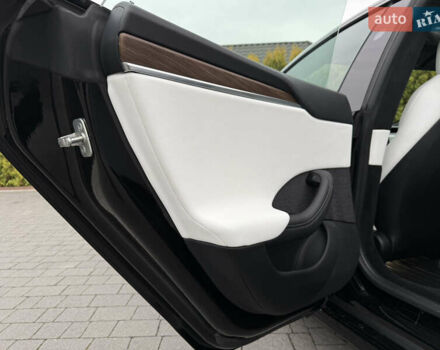 Черный Тесла Модель С, объемом двигателя 0 л и пробегом 1 тыс. км за 49600 $, фото 64 на Automoto.ua