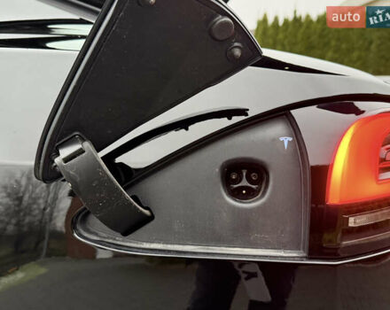 Черный Тесла Модель С, объемом двигателя 0 л и пробегом 1 тыс. км за 49600 $, фото 82 на Automoto.ua