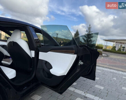 Черный Тесла Модель С, объемом двигателя 0 л и пробегом 25 тыс. км за 42999 $, фото 103 на Automoto.ua