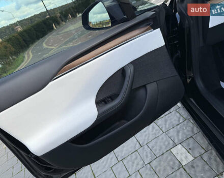 Черный Тесла Модель С, объемом двигателя 0 л и пробегом 25 тыс. км за 42999 $, фото 86 на Automoto.ua