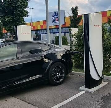 Черный Тесла Модель С, объемом двигателя 0 л и пробегом 20 тыс. км за 49999 $, фото 2 на Automoto.ua