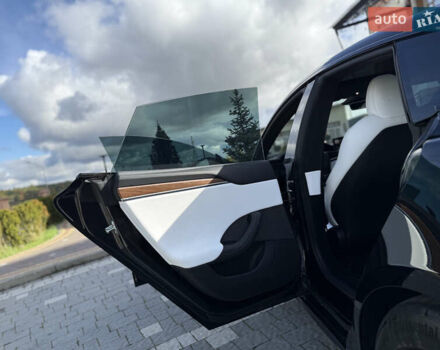 Черный Тесла Модель С, объемом двигателя 0 л и пробегом 25 тыс. км за 42999 $, фото 93 на Automoto.ua