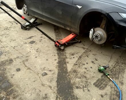 Черный Тесла Модель С, объемом двигателя 0.29 л и пробегом 180 тыс. км за 12500 $, фото 1 на Automoto.ua