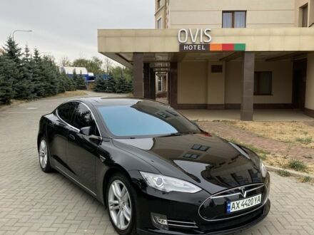 Черный Тесла Модель С, объемом двигателя 0 л и пробегом 214 тыс. км за 14500 $, фото 1 на Automoto.ua