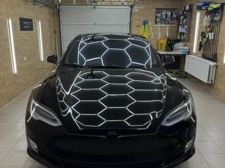 Черный Тесла Модель С, объемом двигателя 0 л и пробегом 145 тыс. км за 15900 $, фото 1 на Automoto.ua