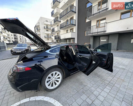 Черный Тесла Модель С, объемом двигателя 0 л и пробегом 116 тыс. км за 10000 $, фото 1 на Automoto.ua