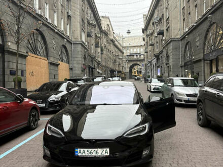 Черный Тесла Модель С, объемом двигателя 0 л и пробегом 118 тыс. км за 17000 $, фото 1 на Automoto.ua