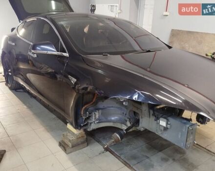 Черный Тесла Модель С, объемом двигателя 0 л и пробегом 165 тыс. км за 7800 $, фото 1 на Automoto.ua