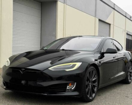 Черный Тесла Модель С, объемом двигателя 0 л и пробегом 70 тыс. км за 9500 $, фото 1 на Automoto.ua