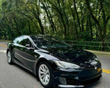 Черный Тесла Модель С, объемом двигателя 0 л и пробегом 60 тыс. км за 9500 $, фото 1 на Automoto.ua