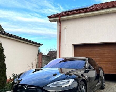 Черный Тесла Модель С, объемом двигателя 0.24 л и пробегом 152 тыс. км за 25300 $, фото 1 на Automoto.ua