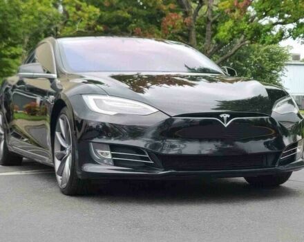 Чорний Тесла Модель С, об'ємом двигуна 0 л та пробігом 55 тис. км за 12500 $, фото 1 на Automoto.ua