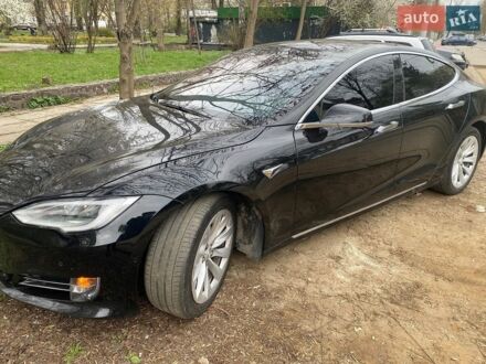Черный Тесла Модель С, объемом двигателя 0 л и пробегом 199 тыс. км за 15500 $, фото 1 на Automoto.ua