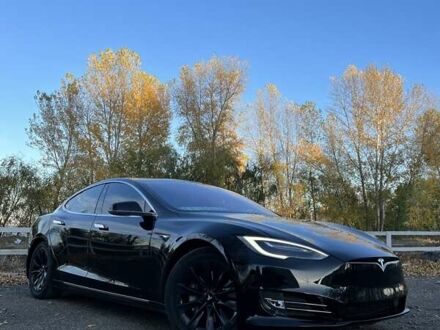 Тесла Модель С 2018 у Черкасах на Automoto.ua Чорний Тесла Модель С, об'ємом двигуна 0 л та пробігом 105 тис. км за 29000 $, фото 1 на Automoto.ua