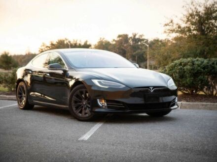 Черный Тесла Модель С, объемом двигателя 0 л и пробегом 37 тыс. км за 11500 $, фото 1 на Automoto.ua