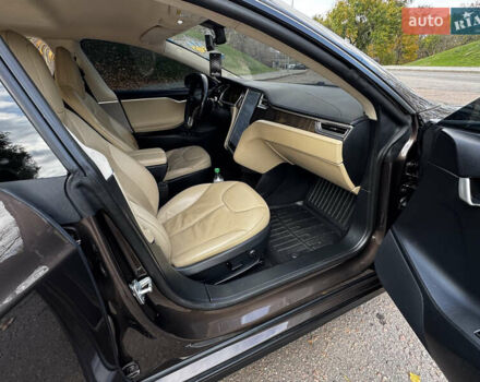 Коричневий Тесла Модель С, об'ємом двигуна 0 л та пробігом 190 тис. км за 13600 $, фото 26 на Automoto.ua