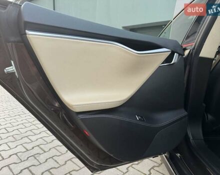 Коричневий Тесла Модель С, об'ємом двигуна 0 л та пробігом 260 тис. км за 12990 $, фото 49 на Automoto.ua