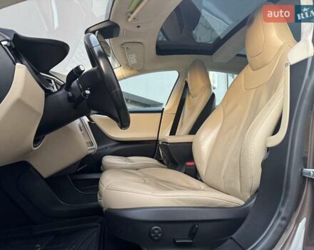 Коричневий Тесла Модель С, об'ємом двигуна 0 л та пробігом 260 тис. км за 12990 $, фото 52 на Automoto.ua