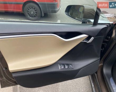 Коричневий Тесла Модель С, об'ємом двигуна 0 л та пробігом 119 тис. км за 14333 $, фото 13 на Automoto.ua