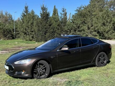 Тесла Модель С 2013 в Одессе на Automoto.ua Коричневый Тесла Модель С, объемом двигателя 0 л и пробегом 200 тыс. км за 11700 $, фото 1 на Automoto.ua