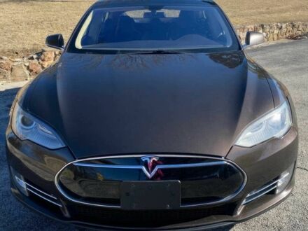 Тесла Модель С 2013 в Белой Церкве на Automoto.ua Коричневый Тесла Модель С, объемом двигателя 0 л и пробегом 88 тыс. км за 8800 $, фото 1 на Automoto.ua