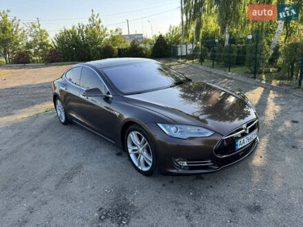 Тесла Модель С 2014 у Києві на Automoto.ua Коричневий Тесла Модель С, об'ємом двигуна 0 л та пробігом 132 тис. км за 15000 $, фото 1 на Automoto.ua