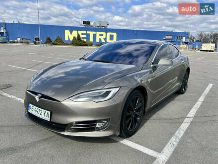 Тесла Модель С 2015 в Днепре (Днепропетровске) на Automoto.ua Коричневый Тесла Модель С, объемом двигателя 0 л и пробегом 235 тыс. км за 18000 $, фото 1 на Automoto.ua