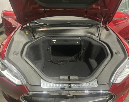 Красный Тесла Модель С, объемом двигателя 0 л и пробегом 160 тыс. км за 8800 $, фото 6 на Automoto.ua