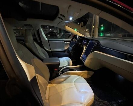 Красный Тесла Модель С, объемом двигателя 0 л и пробегом 224 тыс. км за 14500 $, фото 2 на Automoto.ua