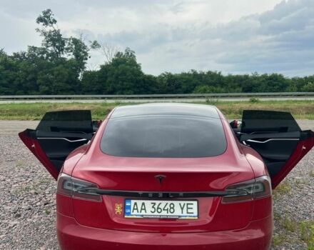 Красный Тесла Модель С, объемом двигателя 0 л и пробегом 153 тыс. км за 16515 $, фото 3 на Automoto.ua